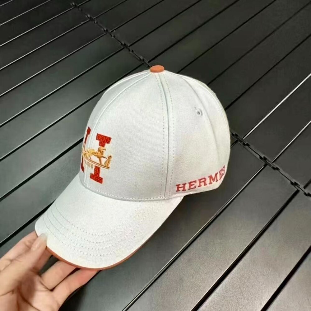 Hermès  White Cotton Baseball Cap with Equestrian Motif - Picture 2 of 4